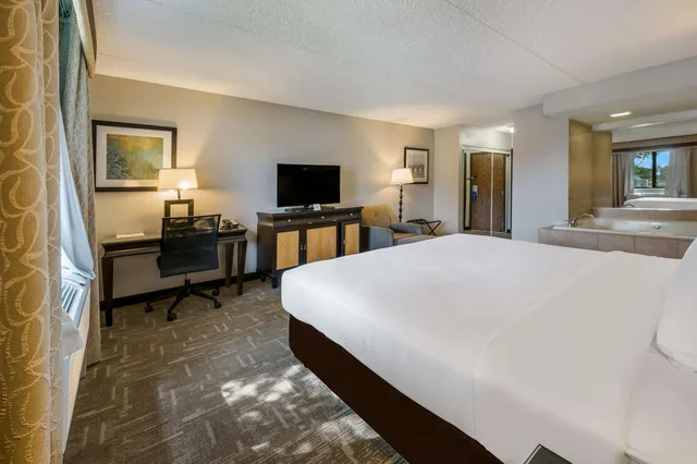 جناح بسرير كينج بجاكوزي، Best Western Detroit Livonia 3/5