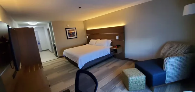 غرفة قياسية بسرير كينج، Holiday Inn Express Hotel And Suites Kinston 2/10