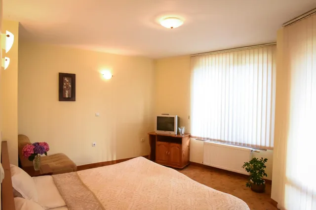 غرفة بسرير مزدوج مع سرير إضافي، LINA GUEST HOUSE BANSKO 4/4