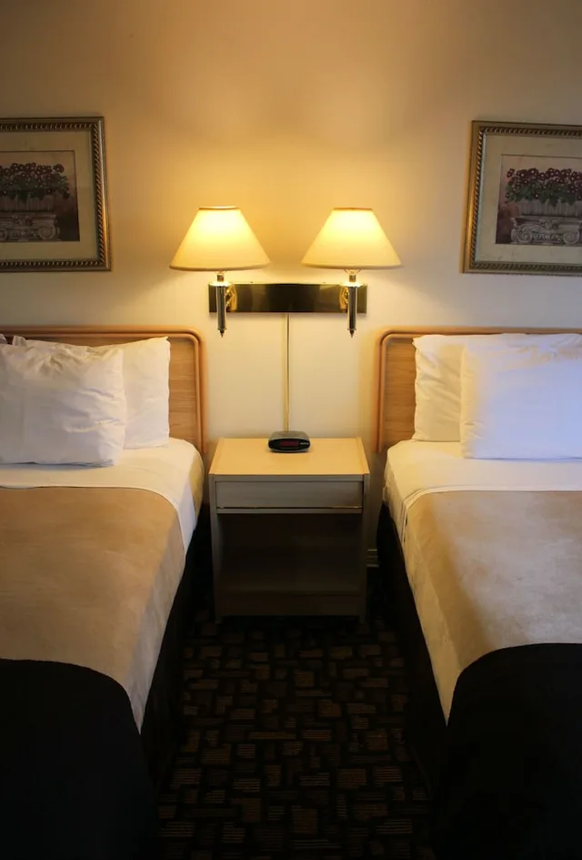 Basic, 2 Queen Beds, Coronet Hotel Prince Albert 1/2