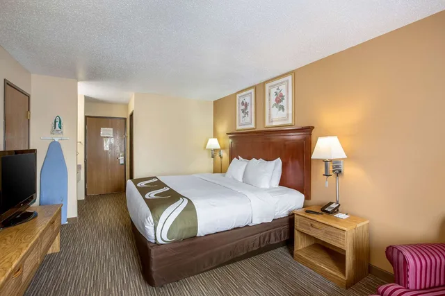 غرفة بسرير كينج، Quality Inn Storm Lake 3/3