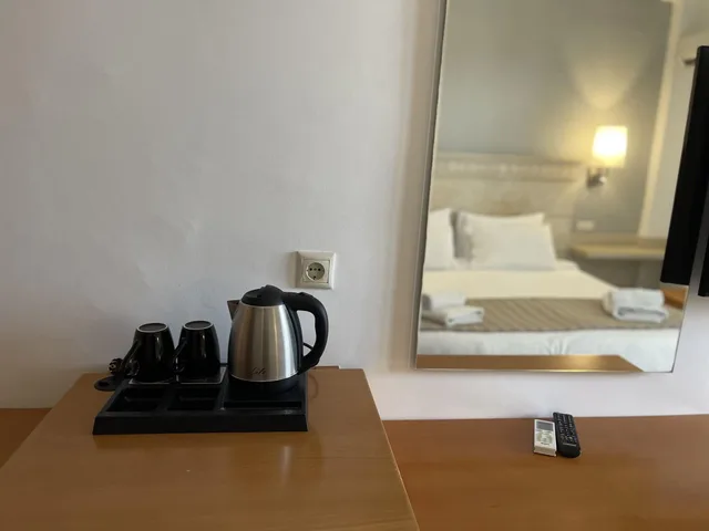 غرفة قياسية بسرير مزدوج أو سريرين منفصلين بإطلالة جزئية على البحر، Glaros Beach Hotel 4/6
