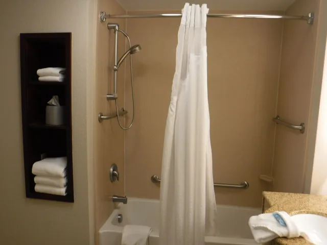 غرفة قياسية بسرير كينج لذوي الإعاقة، HOLIDAY INN EXPRESS WEST JEFFERSON 2/2