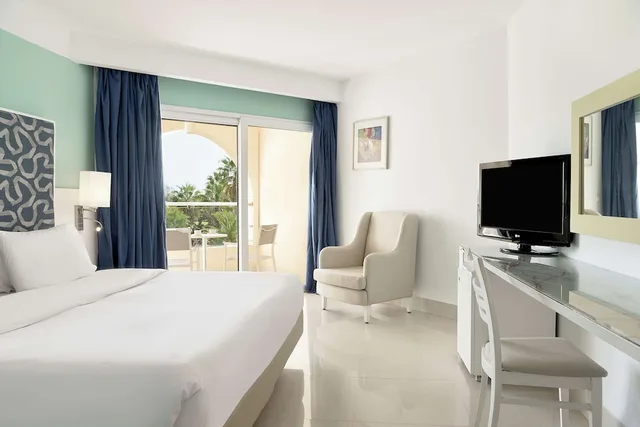 غرفة بسريرين منفصلين بإطلالة جزئية على البحر، Iberostar Selection Diar El Andalous 7/10