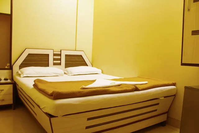 غرفة بسرير فردي، Hotel Broadway Colaba Mumbai 8/20