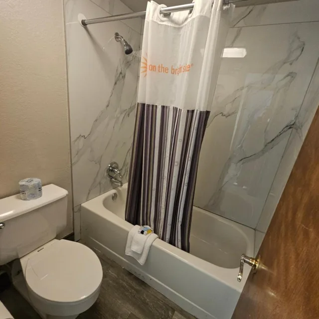 جناح بسرير كينج بغرفة نوم واحدة، Ramada by Wyndham Westminster Denver 3/3