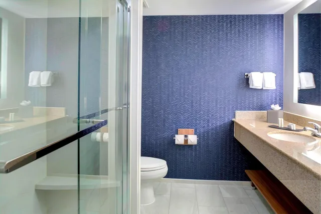 غرفة بسريرين كوين بحوض استحمام لذوي الإعاقة، Fairfield Inn Suites By Marriott Virginia Beach Oceanfront 2/4