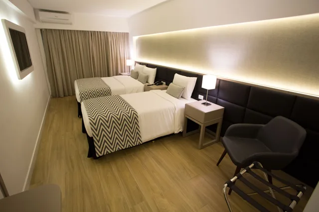 غرفة ديلوكس ثلاثية بسرير مزدوج وسرير فردي بشرفة، Royal Regency Palace Hotel 1/6