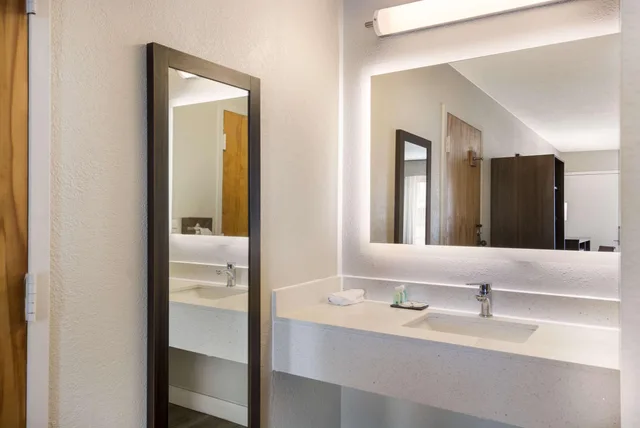غرفة بسرير مزدوج لذوي الإعاقة، Quality Inn Emporia, VA 4/6