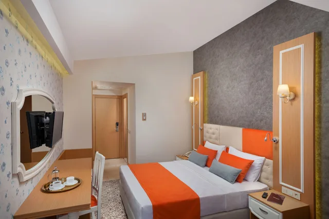 غرفة قياسية بسرير مزدوج بإطلالة جزئية على البحر، Golden Orange Hotel 2/4