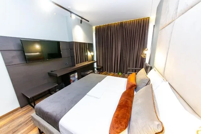 غرفة ديلوكس رباعية بسرير كوين وسريرين منفصلين بشرفة في الطابق الأرضي، Hotel Apollon 3/7