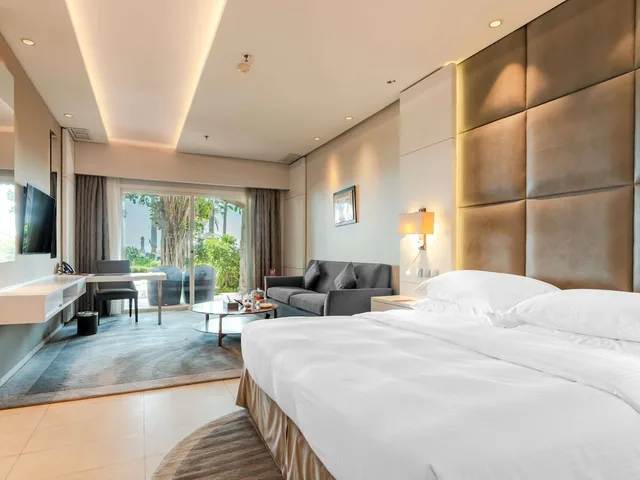 Deluxe, King Bed, Pool Access، Movenpick Hotel & Resort Al Bidaa 3/7