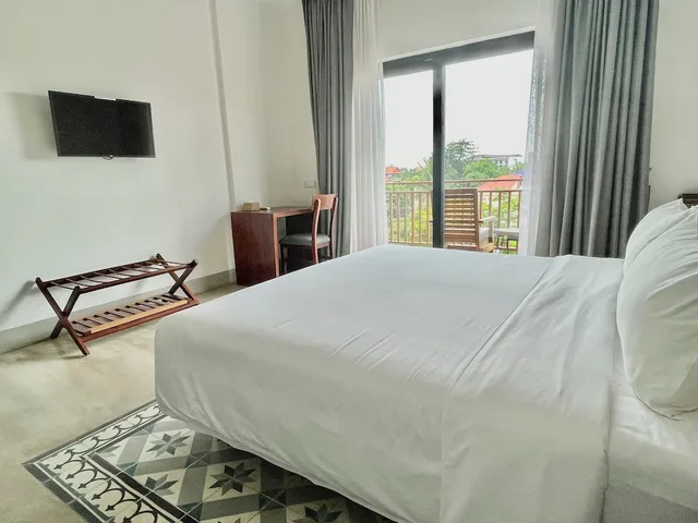 غرفة ديلوكس بسرير كينج بإطلالة على المسبح، DACO Hotel 8/10