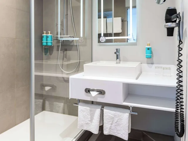 Superior, Double Bed, Sofa, NOVOTEL HAMBURG CITY ALSTER 7/9