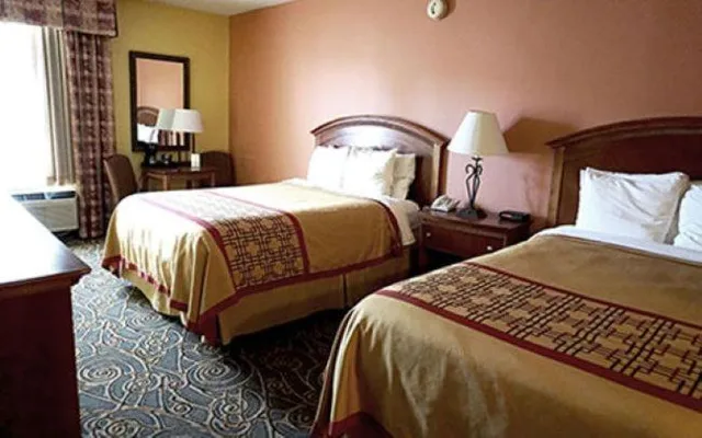 غرفة بسريرين كوين، Ruidoso Mountain Inn 2/3