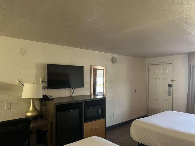 Room, 2 Queen Beds, Accessible, Motel6 Cross Lanes, WV–Goff Mountain Rd 3/4