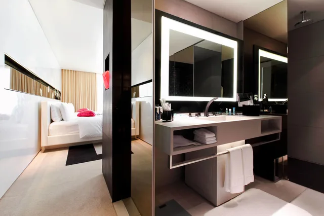 غرفة بريميير ركنية بسريرين كوين، W Bangkok Hotel 3/5