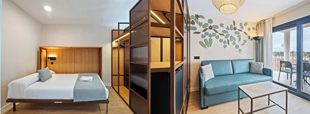 Junior Suite, Twin Beds, Murphy Bed, Sofa، Hotel Puente Real 2/8