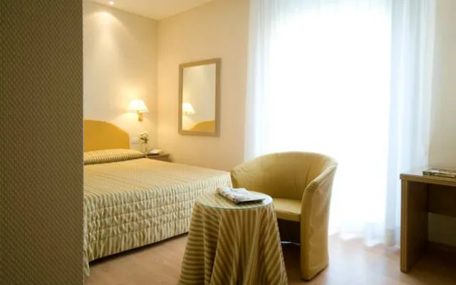 غرفة اقتصادية مفردة بسريرين منفصلين، National Hotel 3/5