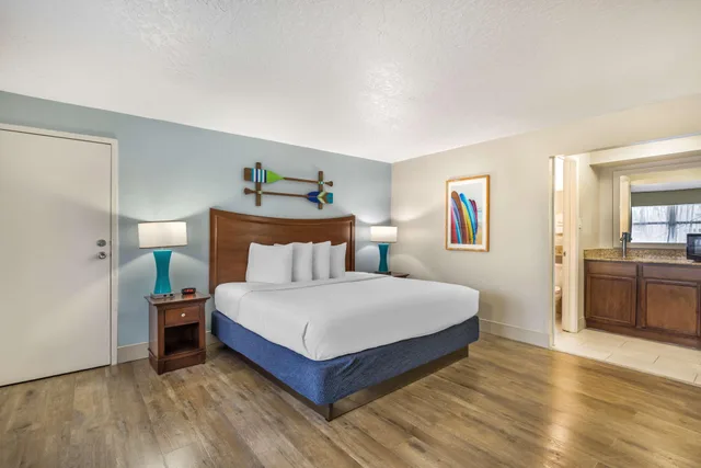 Room, King Bed, Partial Ocean View, Accessible, Best Western Cocoa Beach Hotel and Suites 1/2