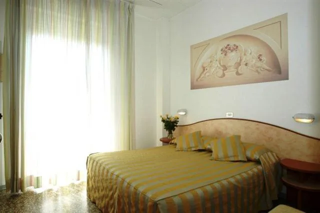 غرفة رباعية، Derby Hotel 2/3