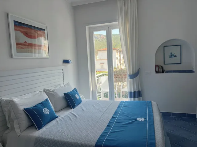 غرفة ثلاثية بسرير مزدوج وسرير فردي بشرفة، Aurora Hotel & Suites Sul Mare 1/10