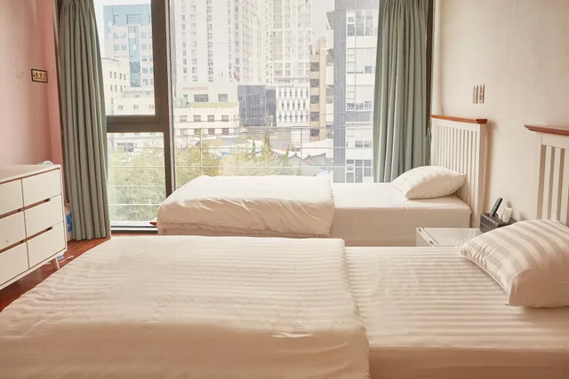 غرفة بسريرين منفصلين، Gwangju Guest House 145 - Hostel 5/10