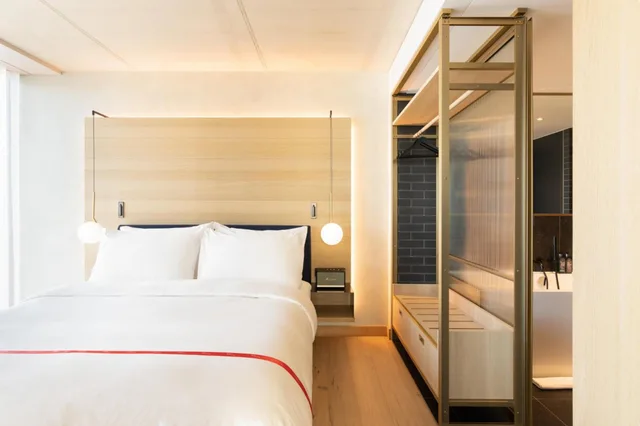 Resident, King Bed، Ruby Emma Hotel & Bar 1/4