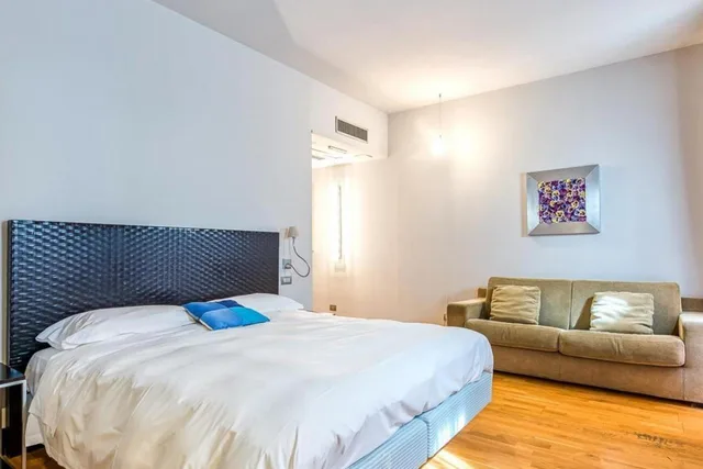 جناح جونيور، Mh Design Hotel 3/9