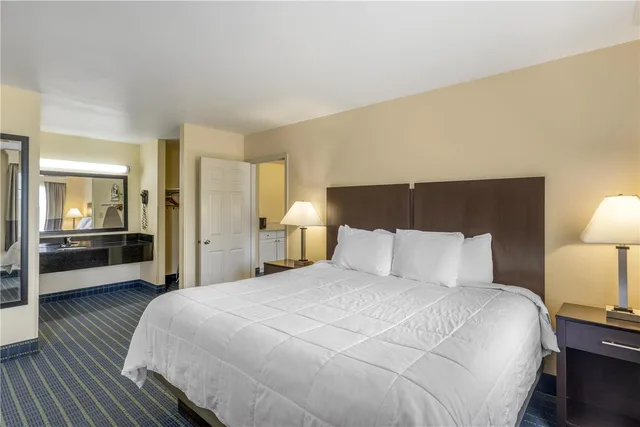 Suite, King Bed, Sofa, Best Western Parkside Inn 1/3