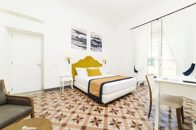 غرفة ديلوكس بسرير كينج بشرفة، Amalfi Luxury House 4/9