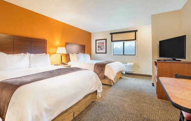 Room, 2 Queen Beds, Creek View, My Place Hotel Kalispell 2/4