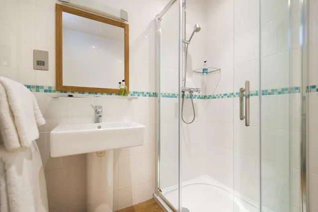 Basic, Double Bed, Great Western Hotel 5/7