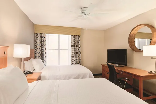 جناح بسرير كينج وسريرين مزدوجين بغرفتي نوم مع أريكة، Homewood Suites by Hilton Orlando-International Drive/Convention Center 1/4