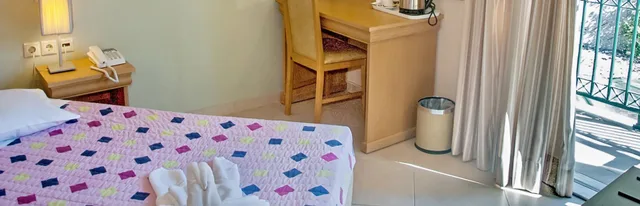 Room, Single, Queen Bed, Mountain View, Glyfada Beach 7/10