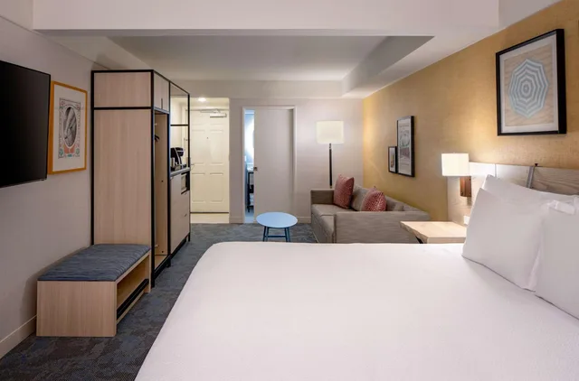 Room, King Bed, Sofa, Hilton Garden Inn Dana Point Doheny Beach 2/6