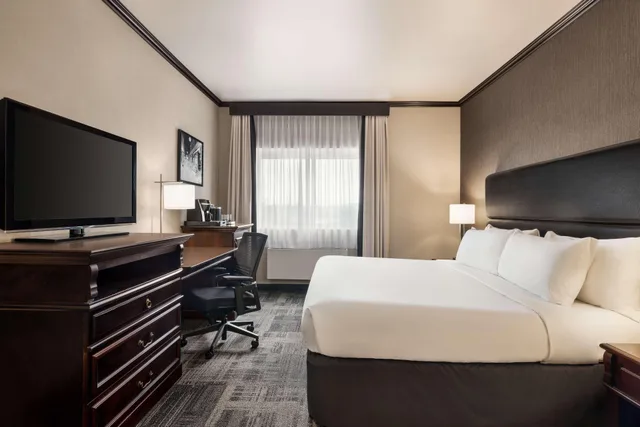 غرفة بزنس بسرير كينج في طابق مرتفع، Le Saint Edouard, WorldHotels Distinctive 1/10