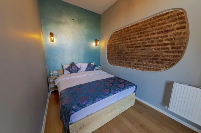 جناح بسرير كوين بإطلالة جزئية على البحر، Royal Taksim Suites 6/10