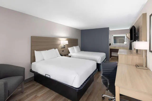 غرفة رباعية بسريرين مزدوجين، Baymont by Wyndham Nashville 3/3