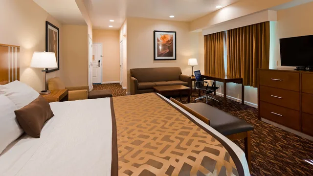 Standard, King Bed, Large, Best Western Plus Northwoods Inn 4/9