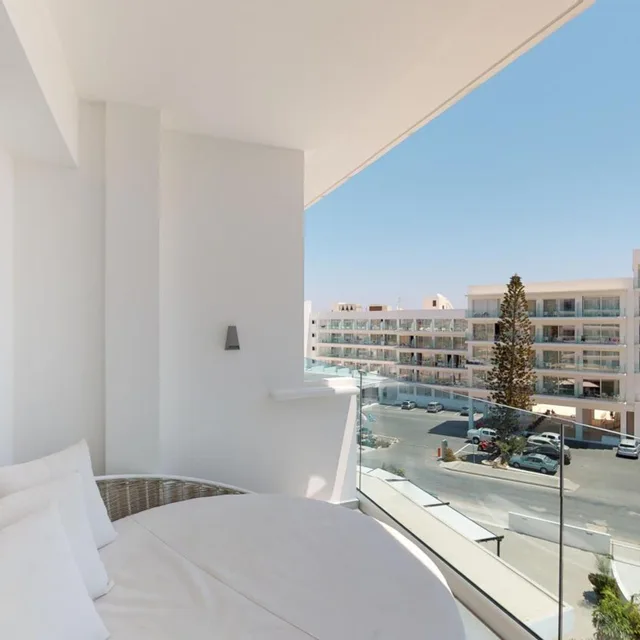 Junior Suite, King Bed, Lateral Side Sea View، Blue Ivy Hotel And Suites 8/10