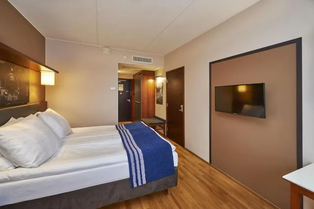 Room, Queen Bed, Holiday Inn Tampere Central Station 3/7