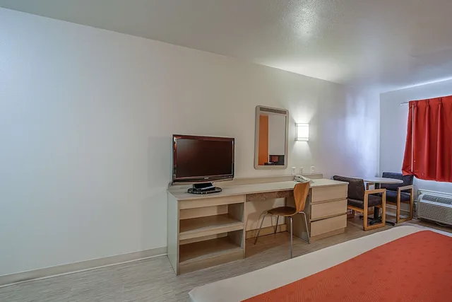 غرفة قياسية بسرير كينج، Motel6 Pasadena, TX 8/10