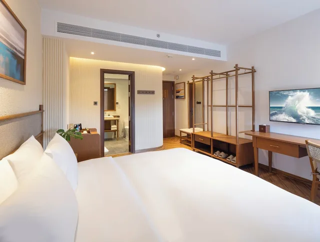 غرفة سوبيريور بسرير كينج، Iconic Long Hai Hotel 1/4