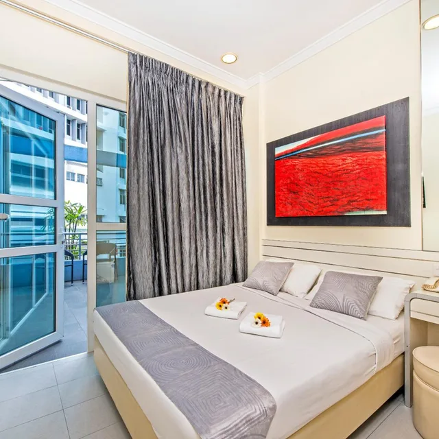 غرفة سوبيريور بشرفة، Hotel 81 Elegance 1/3