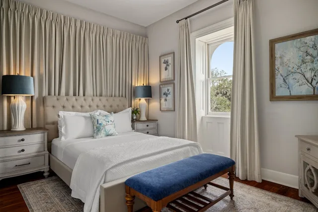 Juliette, Queen Bed، Hamilton-Turner Inn 2/3