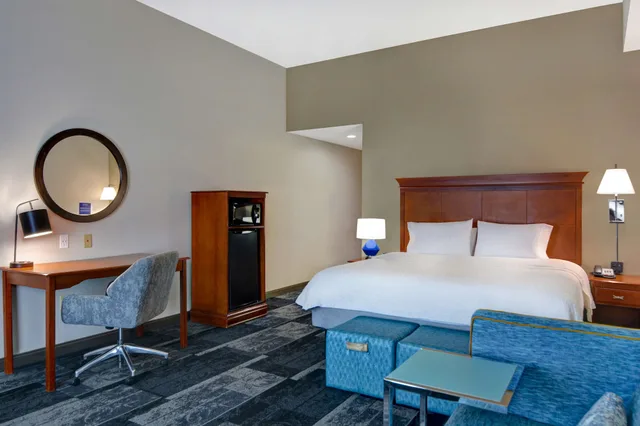 Study, King Bed, Park View, Sofa، Hampton Inn And Suites Birmingham Hoover Galleria 2/2