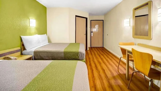 غرفة قياسية بسريرين مزدوجين، Motel 6 Lake Havasu City Lakeside 2/3