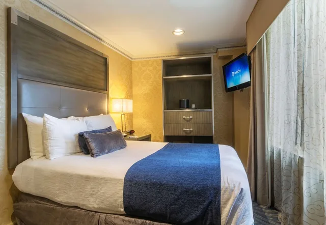 Standard, Queen Bed, Robert Treat Hotel 1/8