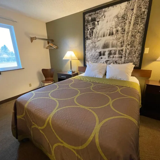Room, Queen Bed, Studio 1 Hotel and Extended Stay Missoula 1/10